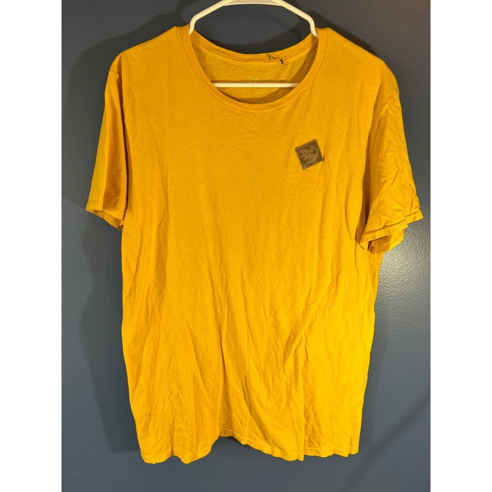 Disney T-Shirt Men's Large Yellow Lion King Pride Rock Graphic Short Sleeve